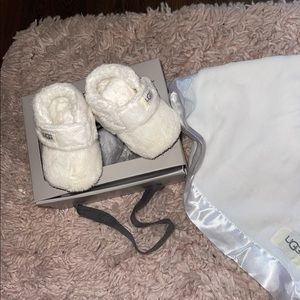 Baby Ugg boots & blanket